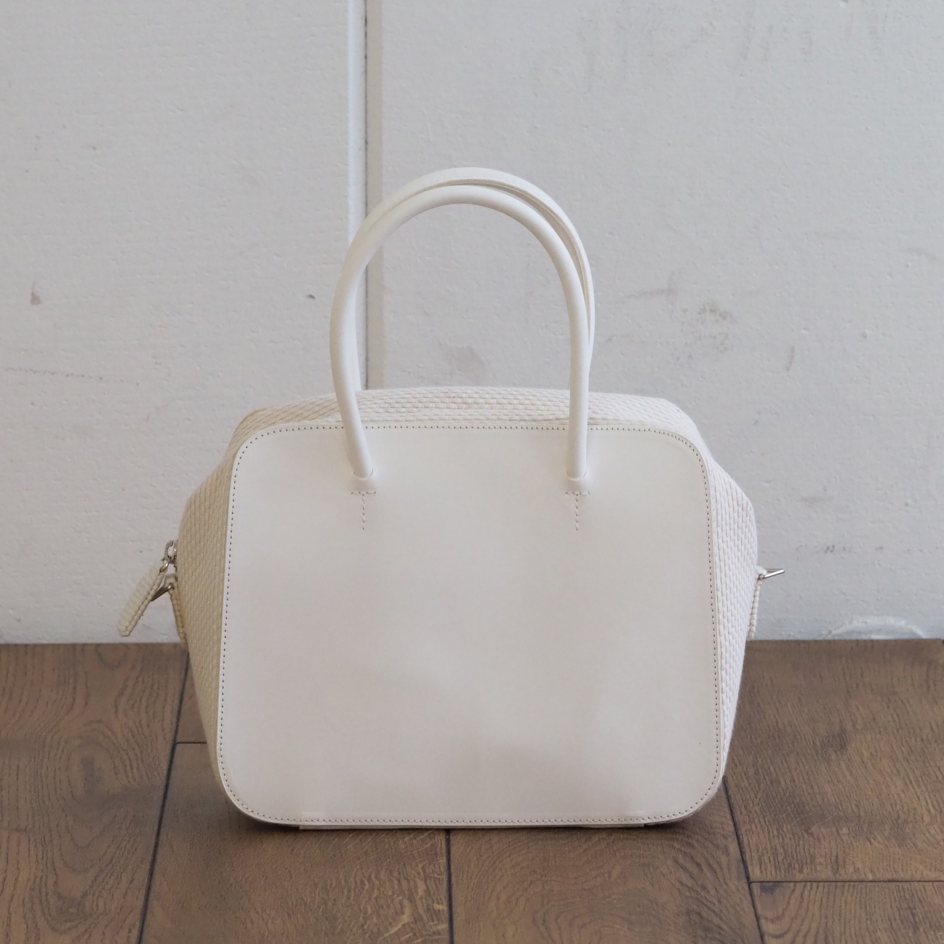N°83 Square Zip bag M