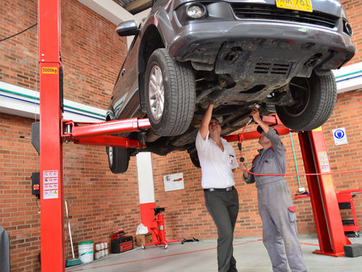 營業人負擔所屬員工以自有車輛工作的加油費及修理費,取得符合規定的進項憑證可提出扣抵