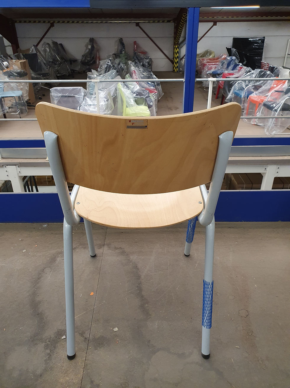 Miniature : Chaise polyvalente type école (2 disponibles)