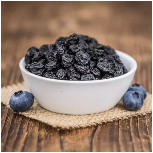 ciotola di mirtilli essiccati a freddo