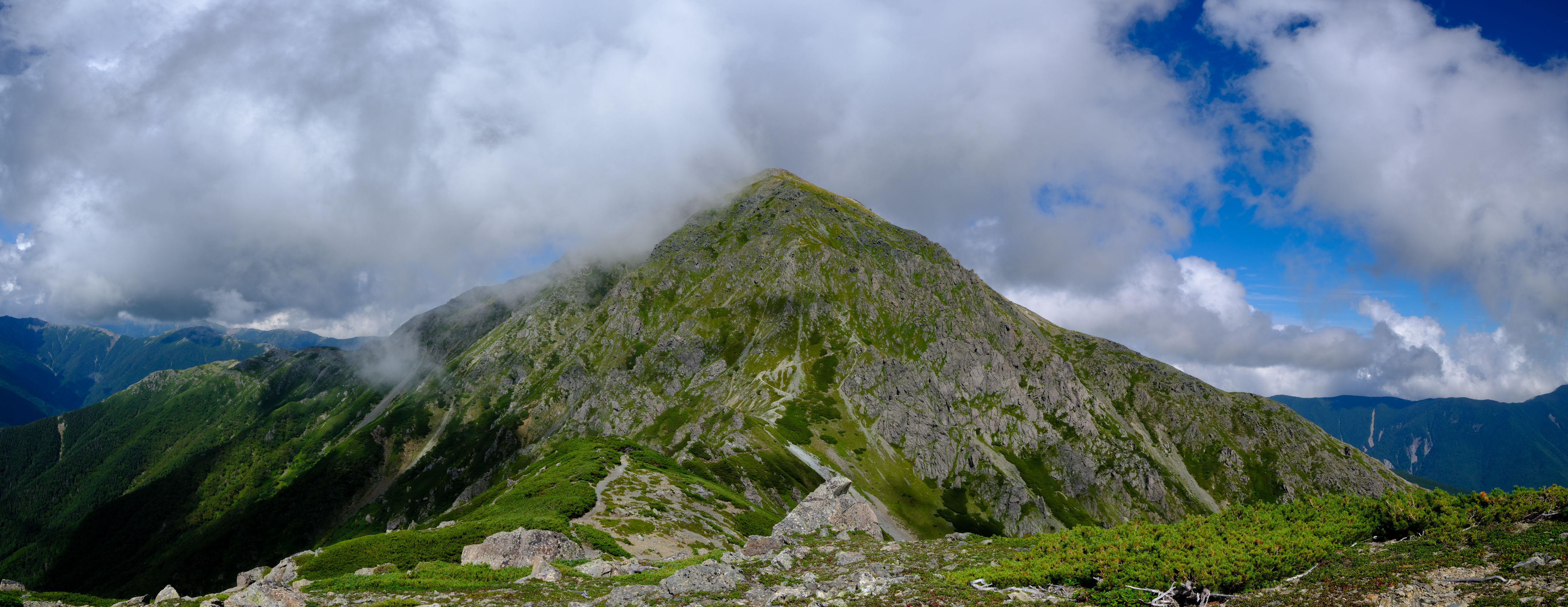 Mount Warusawa from Mount Arakawa-Naka-Dake Shelter