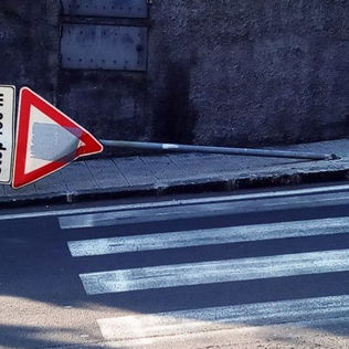 CATANIA – MALEDUCAZIONE AL VOLANTE – E IL COMUNE?