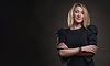 Portrait professionnel femme cadre dirigeante en studio à Lyon - photographe