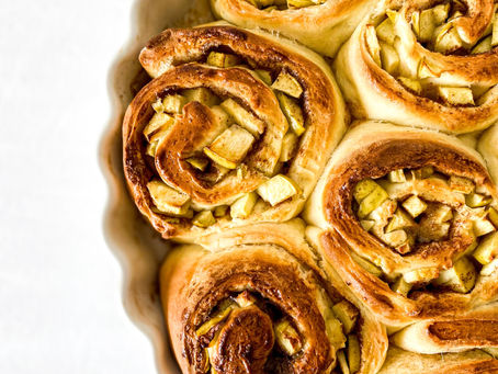 Rulouri cu mere și scorțișoară