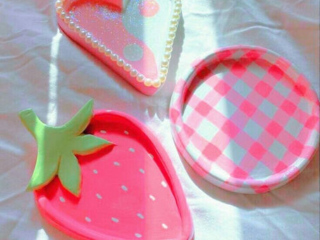 Pink trinket dishes