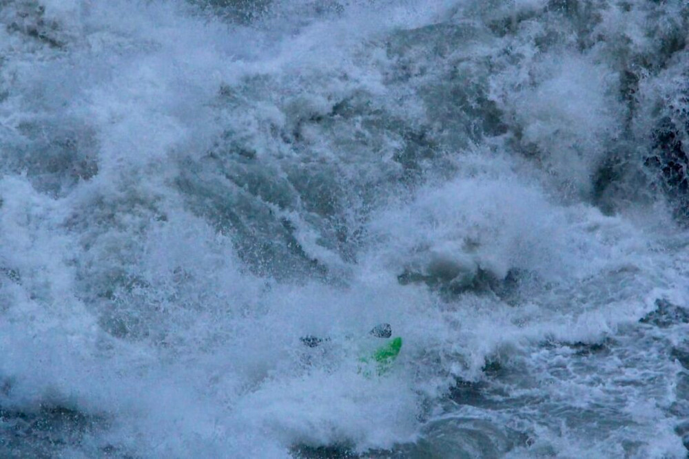 Quinn charges through a big feature on the Indus River, Pakistan.