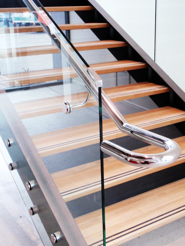 Round Standoff Glass + SS Handrail