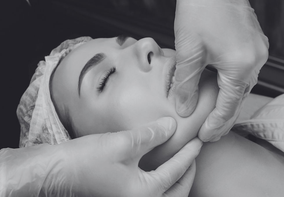 Facelifting Massage für effektives Lifting ohne Operation und Botox bei Glow Face Studio Graz.