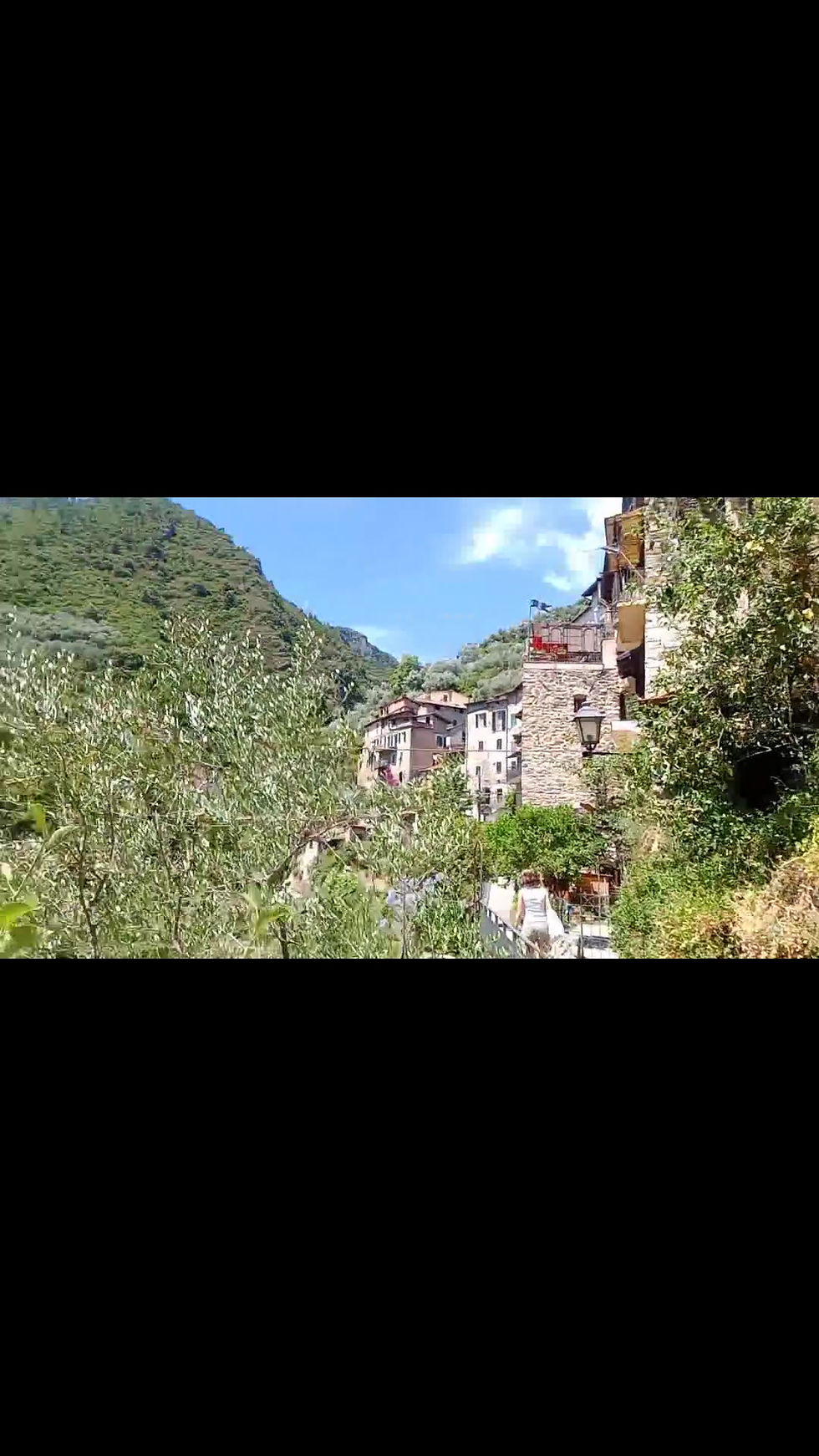 Miniature : Visite d'une journée à pied d'un village médiéval avec dégustation de vin (et dépôt de voitures)