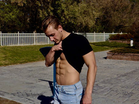 6 PACK NUTRITION- What I eat in a day- Casey Zander