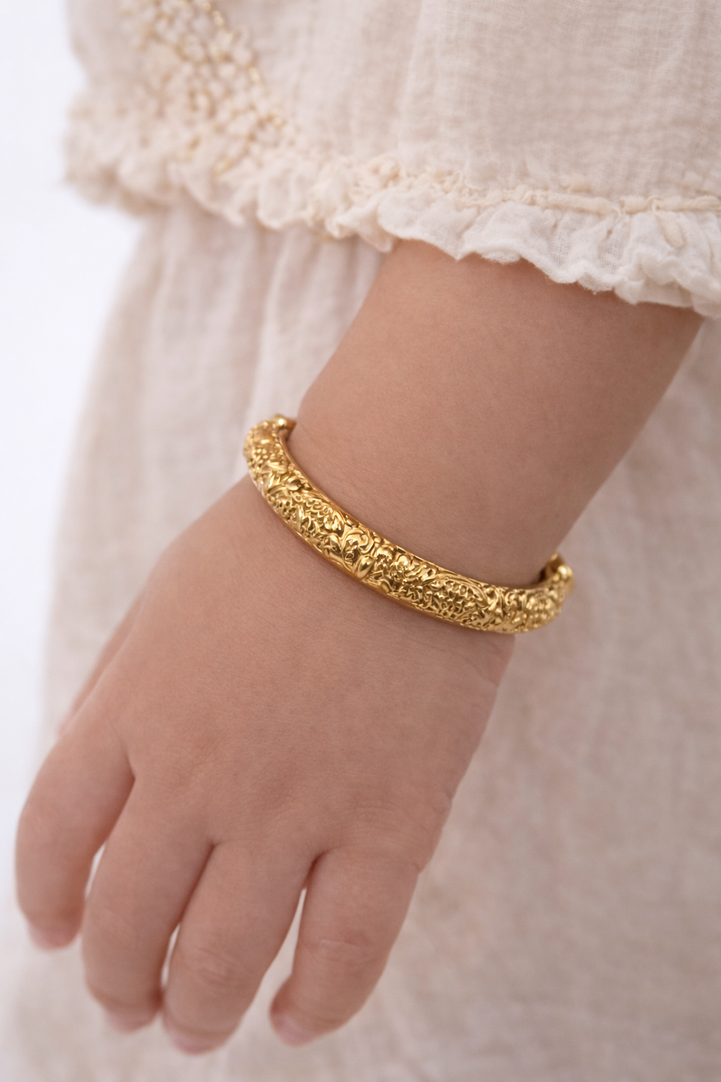 child bracelet - gold