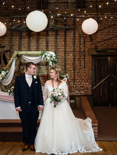 Festoon lighting with hanging lanterns