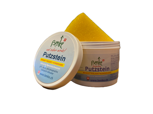 Putzstein mit Schwamm