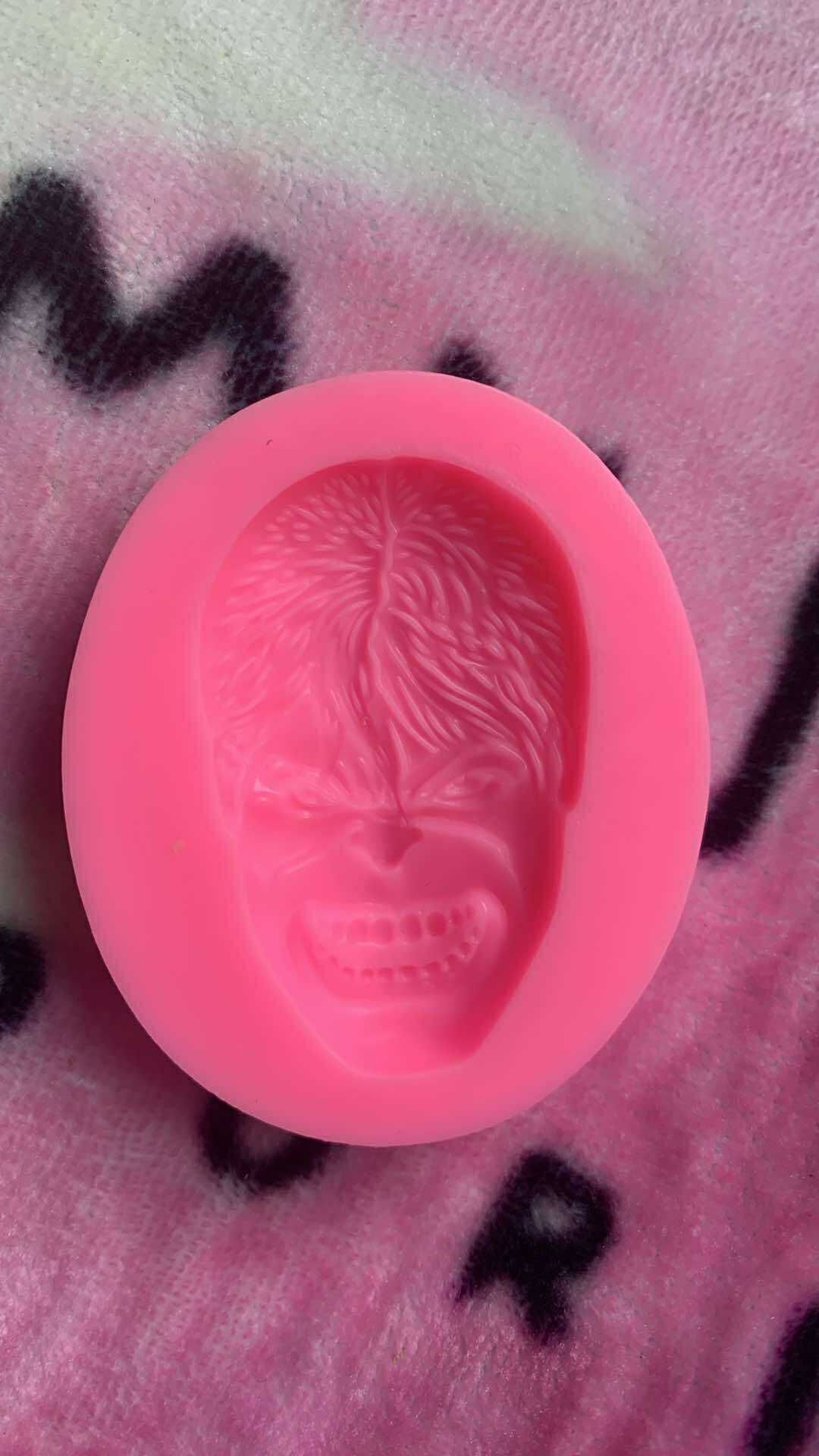 1x Hulk chocolate shape