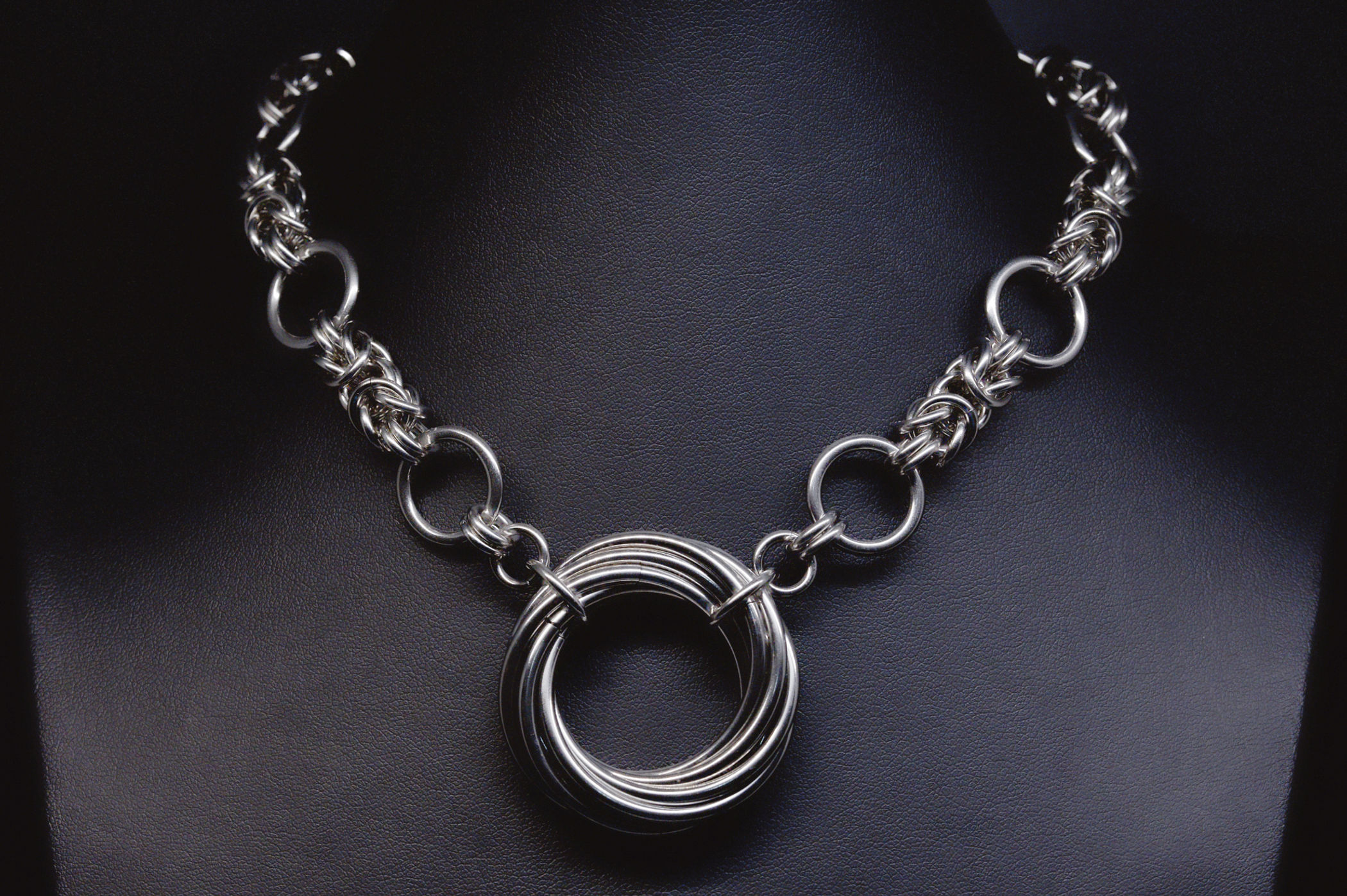 Rosette Byz Chainmaille Necklace