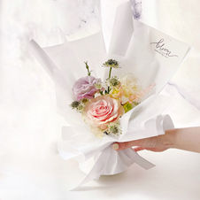 Table Vase Bouquet
Petite size $228