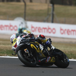 Beatriz Neila Keeps the Title Fight Alive with Race 2 Victory for Ampito Crescent Yamaha in a Dramatic Donington Weekend