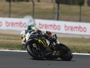Beatriz Neila Keeps the Title Fight Alive with Race 2 Victory for Ampito Crescent Yamaha in a Dramatic Donington Weekend