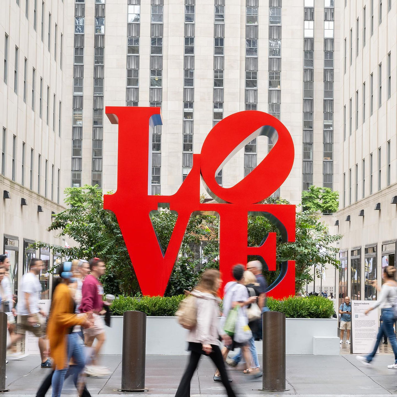 LONGCHAMP-ROBERT-INDIANA-COLLAB-LOVE-NEW-YORK