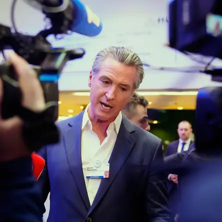California Governor Gavin Newsom attends events at the World Economic Forum in Davos, Switzerland, as controversy erupts over the sudden cancellation of his scheduled appearance at a U.S.-affiliated venue.