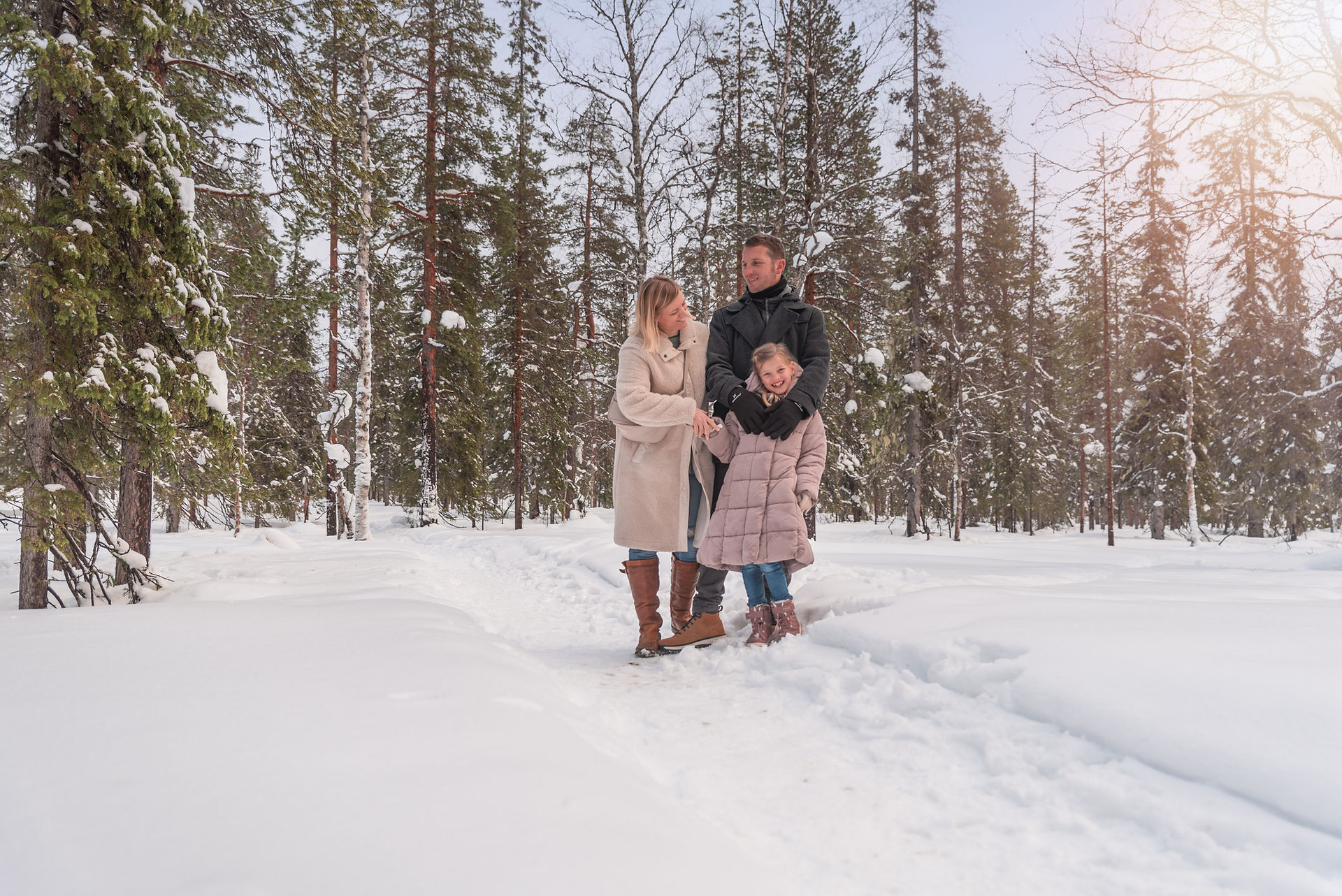 lapland vakanties, lapland vakantie, husky tour lapland, Lapland met kinderen, wanneer noorderlicht, Akaslompolo, vakantie lapland inclusief excursies, beste reistijd lapland, lapland husky, paklijst lapland, wat te doen in lapland, activiteiten Lapland, fins lapland reis
