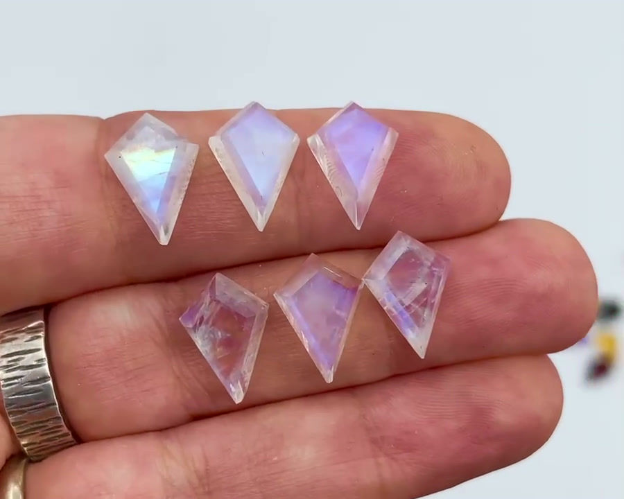 Thumbnail: rainbow moonstone kite