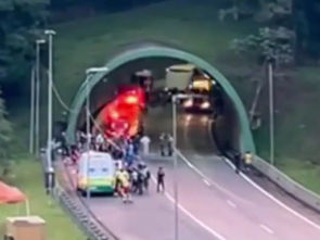 Engavetamento com 15 veículos interdita Carvalho Pinto por mais de cinco horas em Jacareí