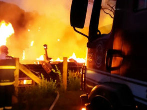 Incêndio destrói segundo andar de casa de alto padrão em Campos do Jordão