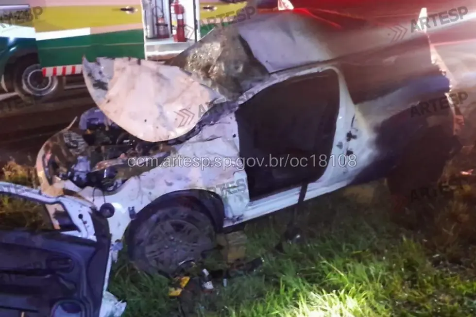 Acidente com capotamento mata motorista na rodovia Carvalho Pinto em Guararema