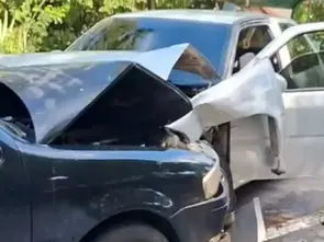 Duas pessoas ficam feridas em colisão frontal na zona sul de São José dos Campos