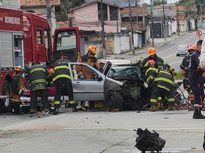 Carro e ônibus da Linha Verde batem de frente na Zona Sul de São José dos Campos
