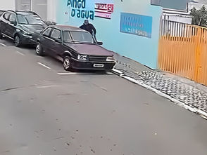 Carro é furtado no Centro de São José dos Campos em menos de um minuto