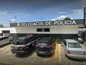 Homem esfaqueia tia, mata cachorro e se fere com faca em Tremembé