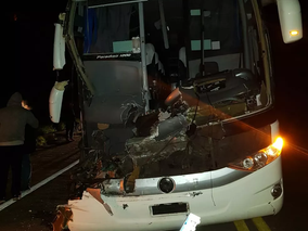 Acidente com ônibus na Rio-Santos deixa motorista ferido em Ubatuba