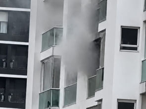 Incêndio em apartamento mobiliza bombeiros e provoca evacuação de prédio no Jardim Esplanada, em São José dos Campos