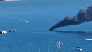Incêndio em embarcação mobiliza Bombeiros e Marinha entre São Sebastião e Ilhabela