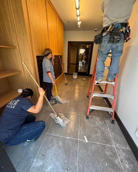 Removal of hazardous debris: Nails, glass shards, fine dust, and leftover chemicals can pose serious risks.
Clear, navigable space: Prevents accidents and ensures safe use of the area by residents, workers, or visitors.