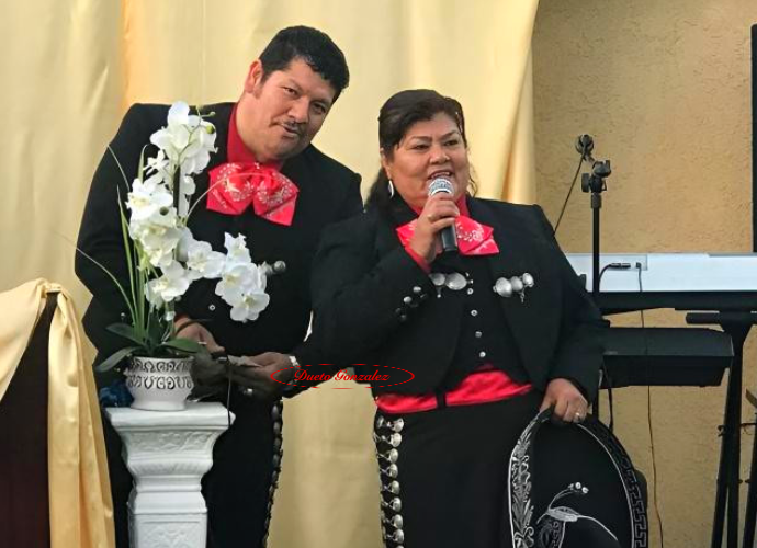 Dueto Gonzalez performing for their fans