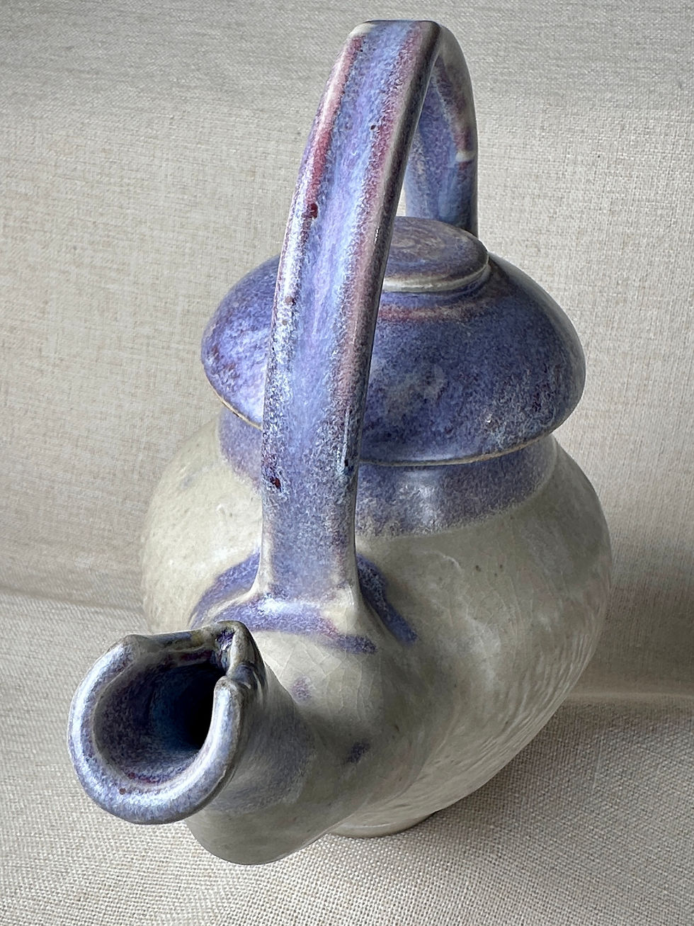 Thumbnail: Over-Handle Teapot 003