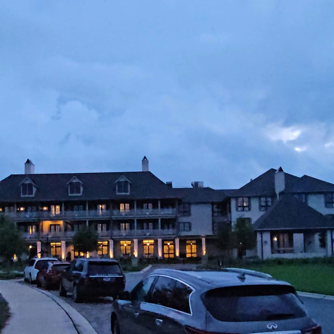Camp Creek Inn Night View