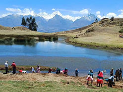 Travail coopératif dans la Cordillera Blanca (Pérou)
