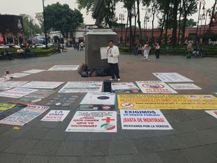 Manifestation et pancartes de protestation dans le centre de Mexico