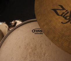 Escuela de música, clases de música, producciones, grabaciones, grabar voces, grabar baterías, grabación guitarras, guitarras taylor, guitarras acústicas, clases de guitarra, clases de bajo, clases de armonía, clases de piano, clases de lenguaje musical, audiovisuales, música para eventos, grupos para bodas, música para bodas, eventos, dirección musical, equipos de sonido.