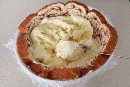 charlotte de torta com gelado