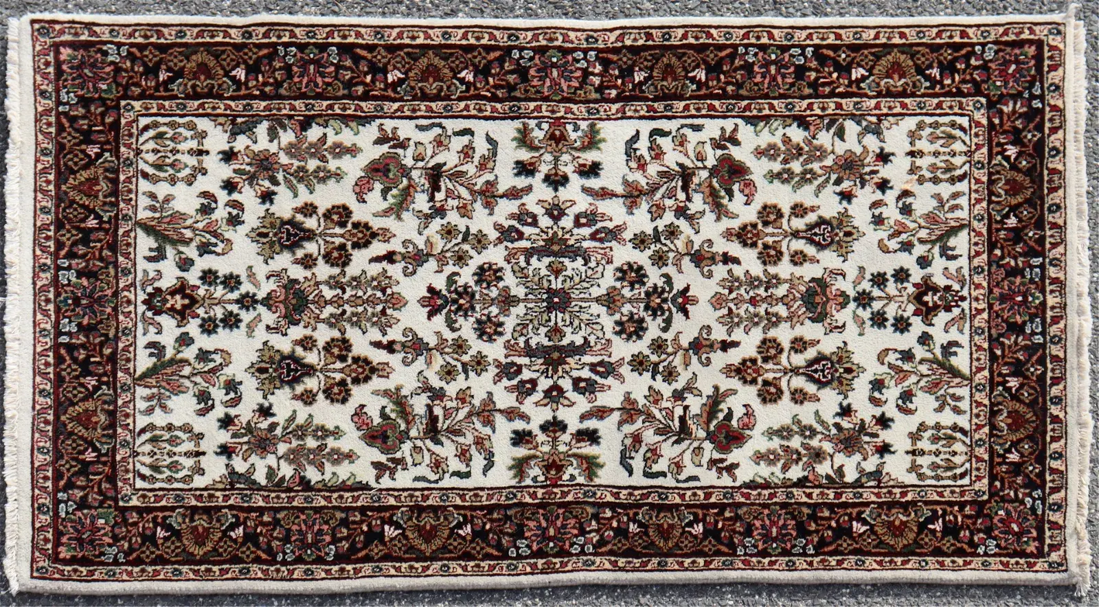 5' x 3' Tabriz style rug w/ dark border