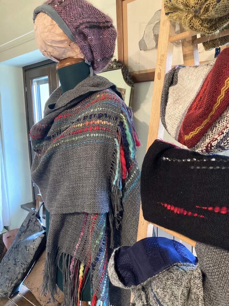 cappelli e scairpe tessuti a mano artigianato locale carso marina scrimali
