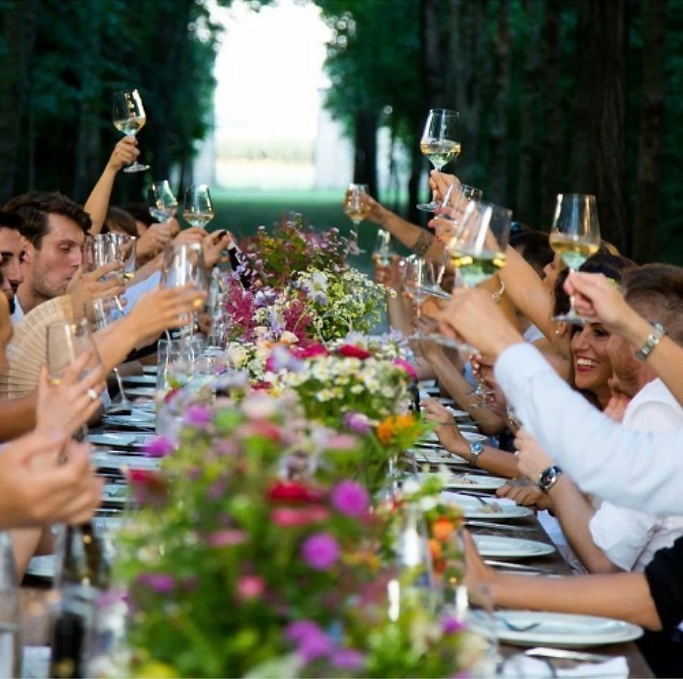 Multi-day destination wedding experience with guests enjoying a relaxed welcome dinner during a luxury wedding weekend