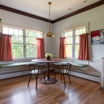 Charming Cottage Vibes: A Kitchen Makeover with a Cozy Breakfast Nook