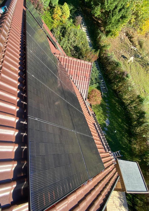 PV Anlage montiert am dach von daniel perfeller linke ansicht.