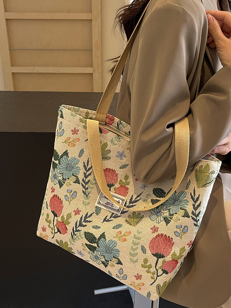 Thumbnail: Large Capacity Floral Canvas Bag